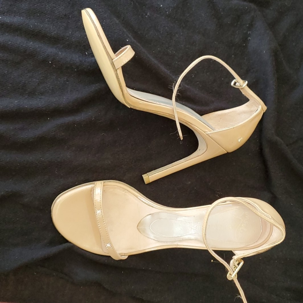 Beautiful Stewart Weitzman  THE NUDIST SANDAL